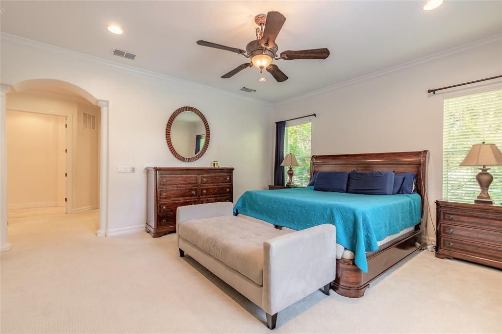 For Sale: $985,000 (5 beds, 5 baths, 4308 Square Feet)