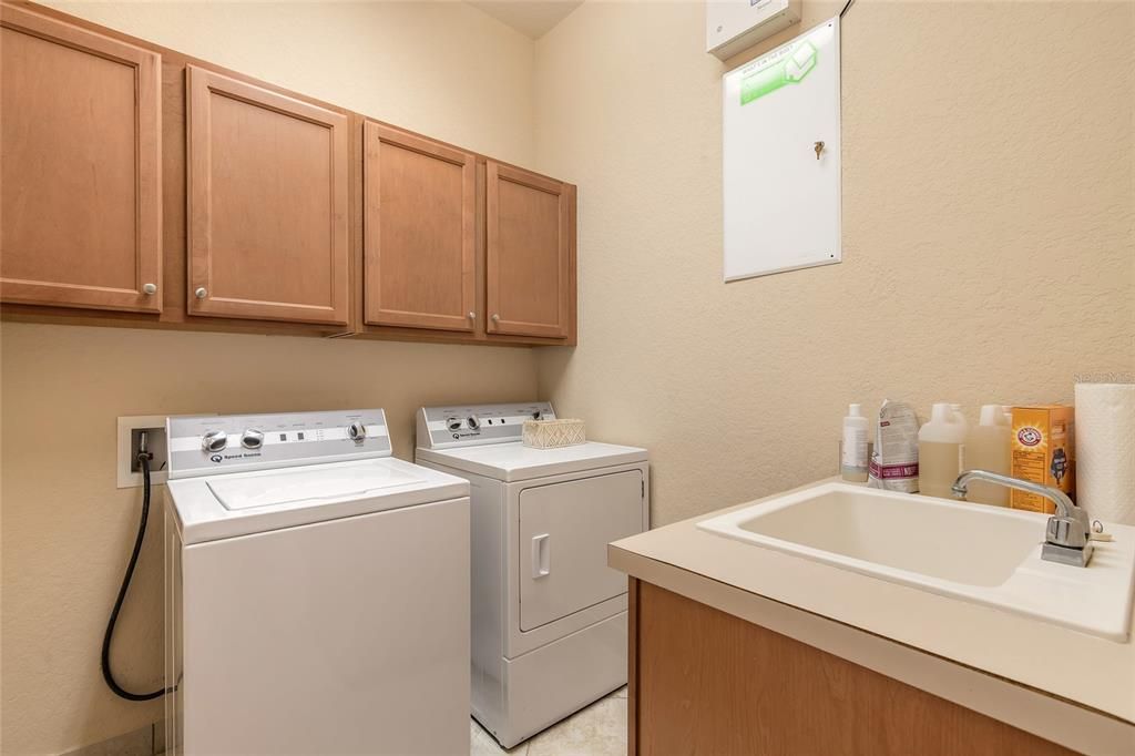 For Sale: $985,000 (5 beds, 5 baths, 4308 Square Feet)