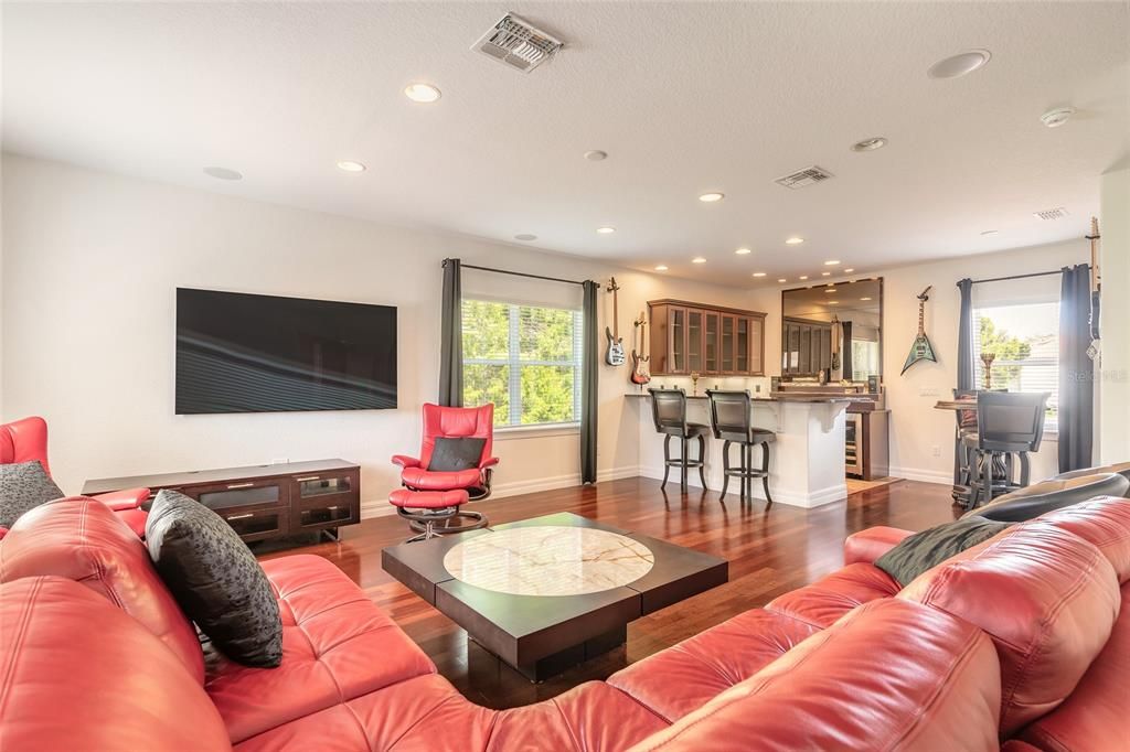 For Sale: $985,000 (5 beds, 5 baths, 4308 Square Feet)