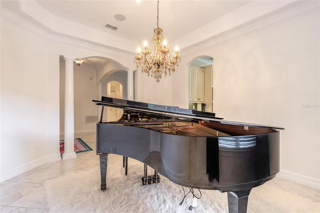 For Sale: $985,000 (5 beds, 5 baths, 4308 Square Feet)