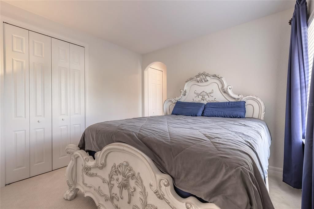 For Sale: $985,000 (5 beds, 5 baths, 4308 Square Feet)