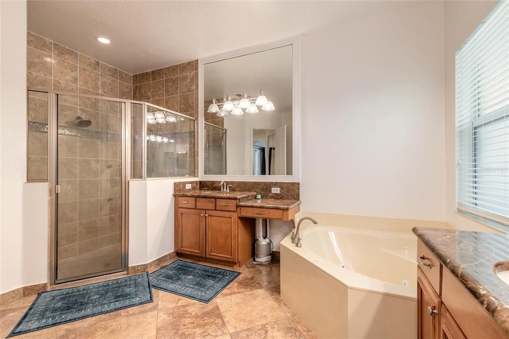 For Sale: $985,000 (5 beds, 5 baths, 4308 Square Feet)