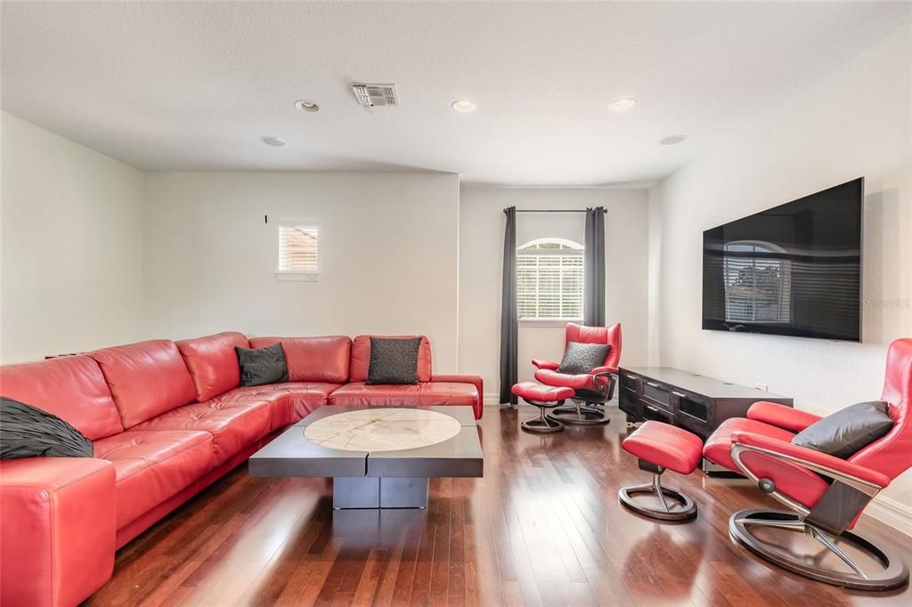 For Sale: $985,000 (5 beds, 5 baths, 4308 Square Feet)