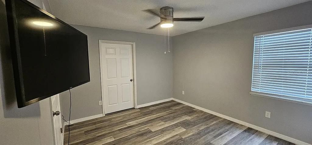 For Sale: $567,000 (5 beds, 3 baths, 2615 Square Feet)