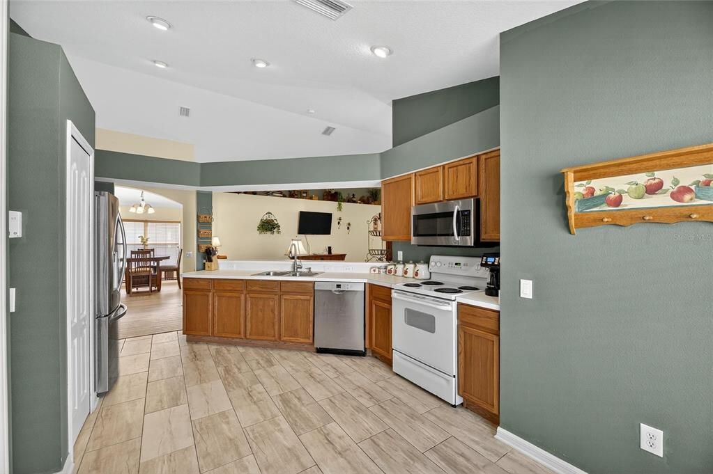 For Sale: $375,000 (4 beds, 3 baths, 1808 Square Feet)