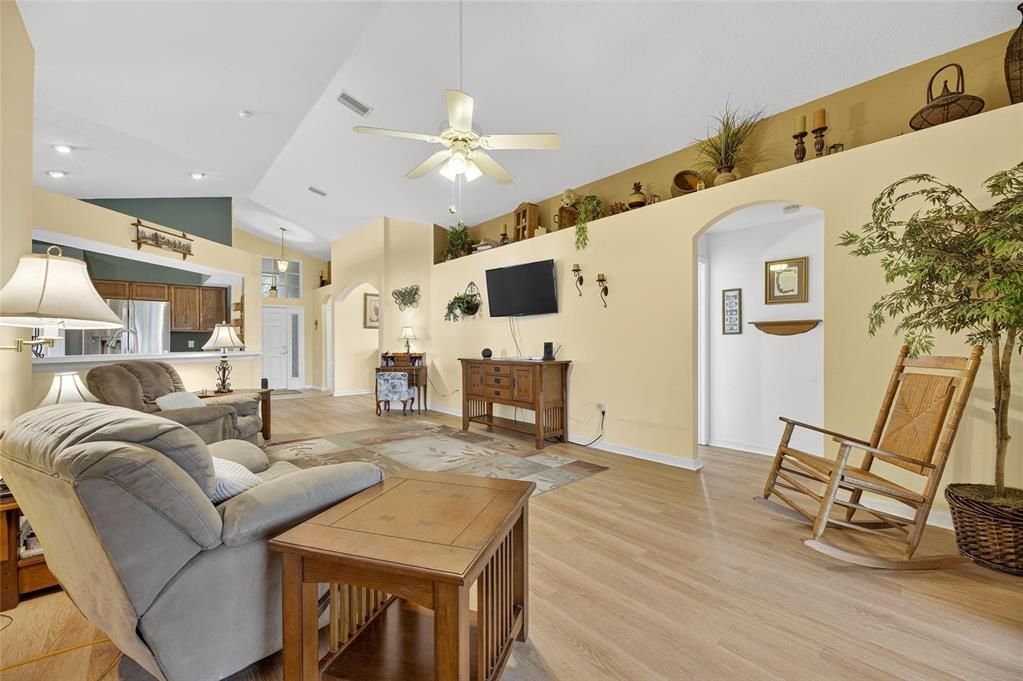 For Sale: $375,000 (4 beds, 3 baths, 1808 Square Feet)