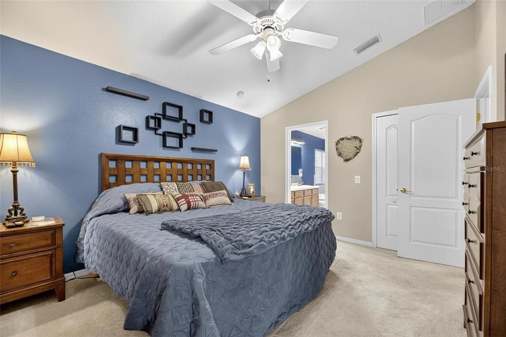 For Sale: $375,000 (4 beds, 3 baths, 1808 Square Feet)