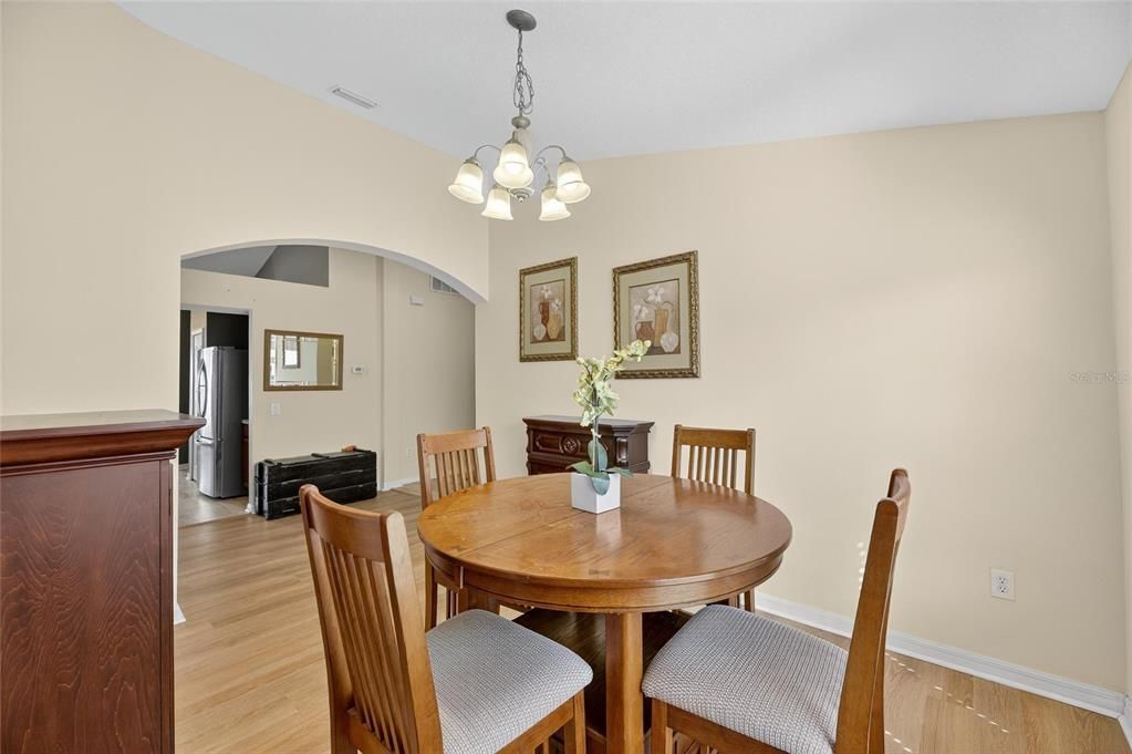 For Sale: $375,000 (4 beds, 3 baths, 1808 Square Feet)