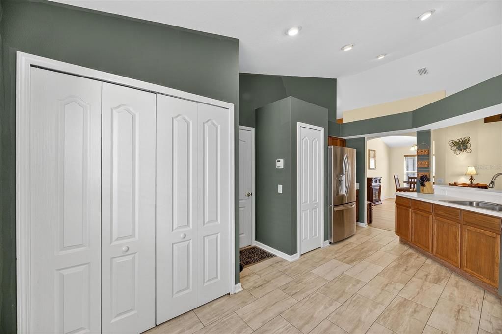 For Sale: $375,000 (4 beds, 3 baths, 1808 Square Feet)