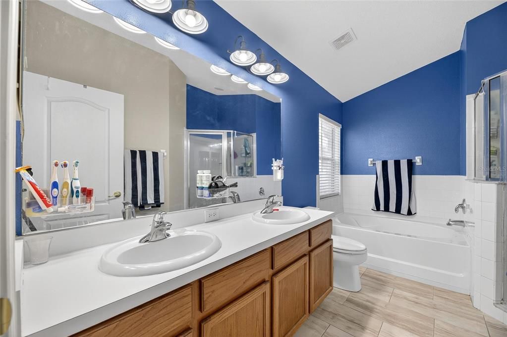 For Sale: $375,000 (4 beds, 3 baths, 1808 Square Feet)