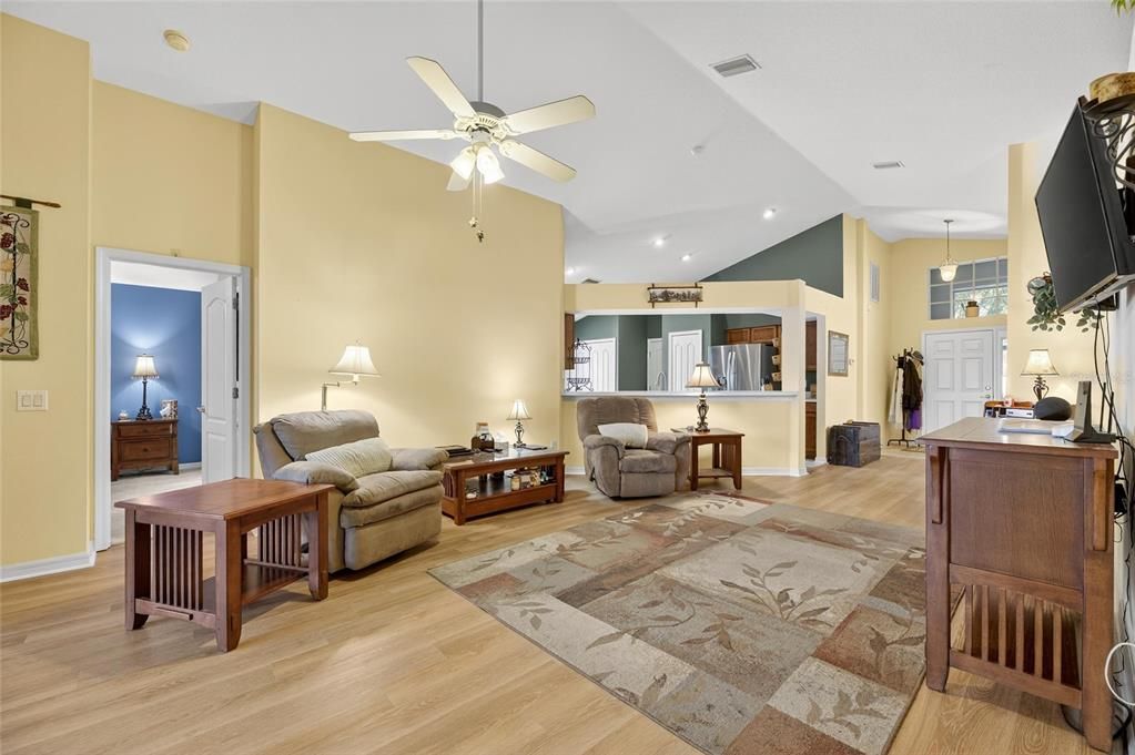 For Sale: $375,000 (4 beds, 3 baths, 1808 Square Feet)