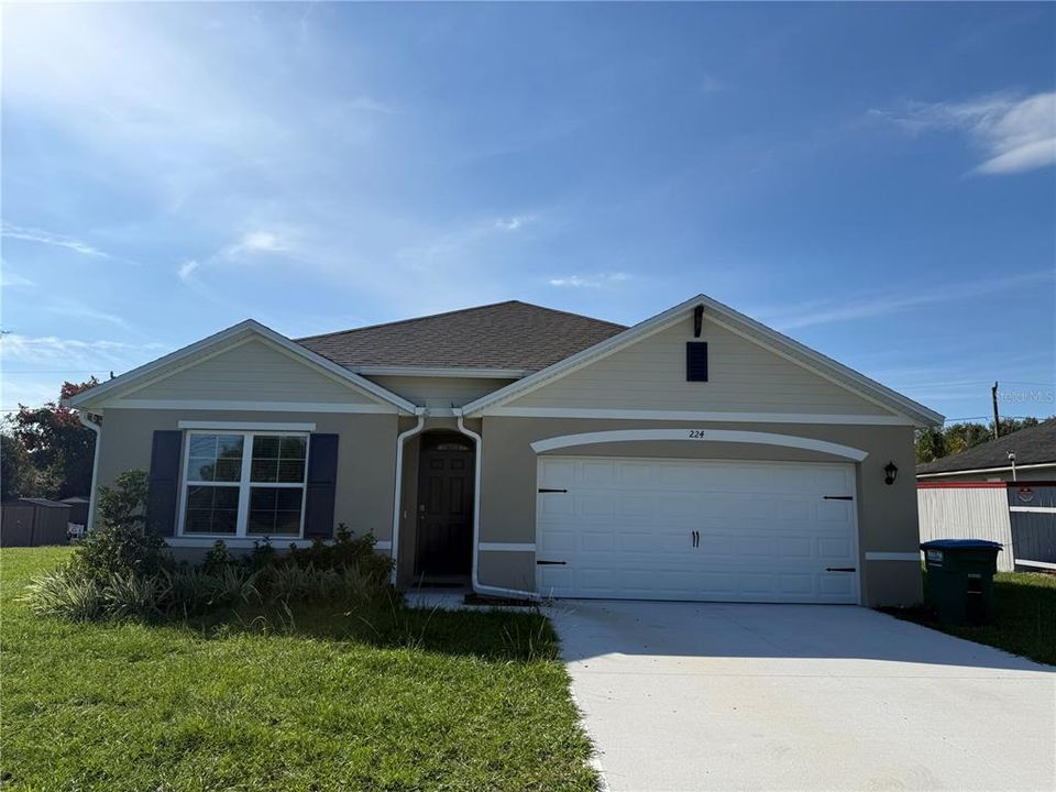 For Rent: $2,350 (4 beds, 2 baths, 1828 Square Feet)