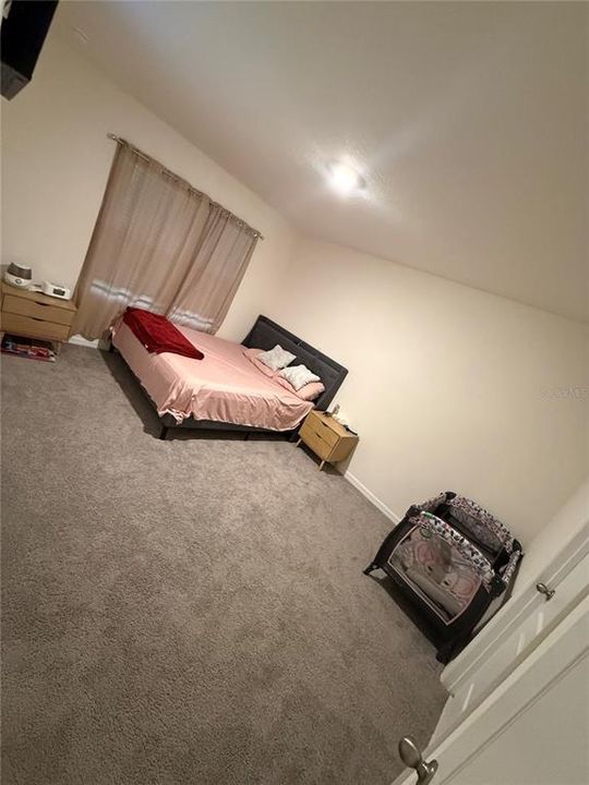 For Rent: $2,350 (4 beds, 2 baths, 1828 Square Feet)