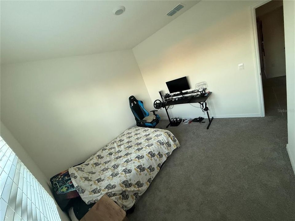 For Rent: $2,350 (4 beds, 2 baths, 1828 Square Feet)