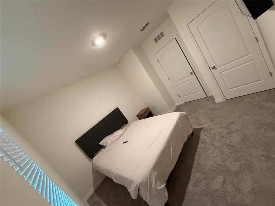 For Rent: $2,350 (4 beds, 2 baths, 1828 Square Feet)