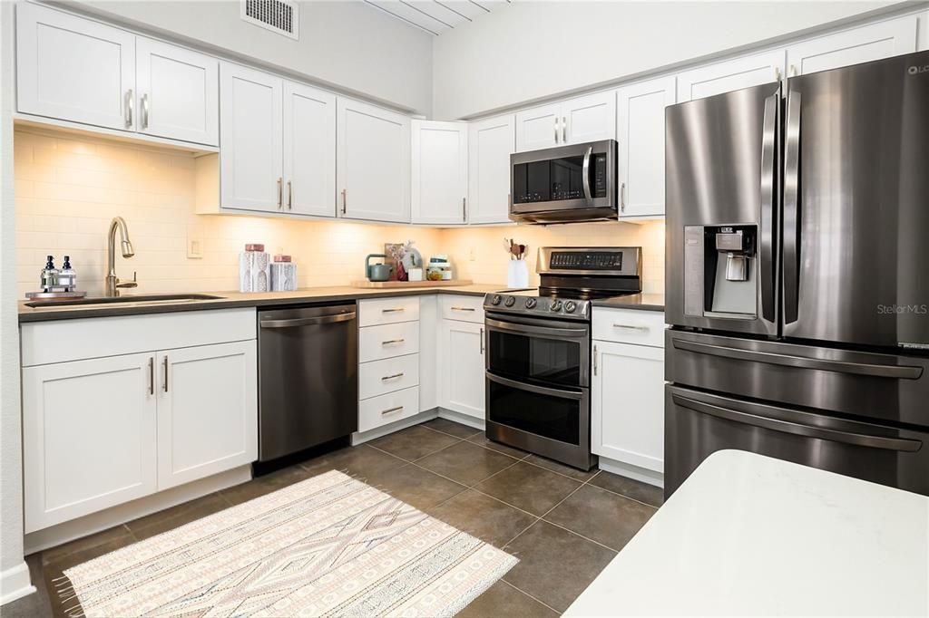 For Sale: $399,000 (2 beds, 2 baths, 1231 Square Feet)