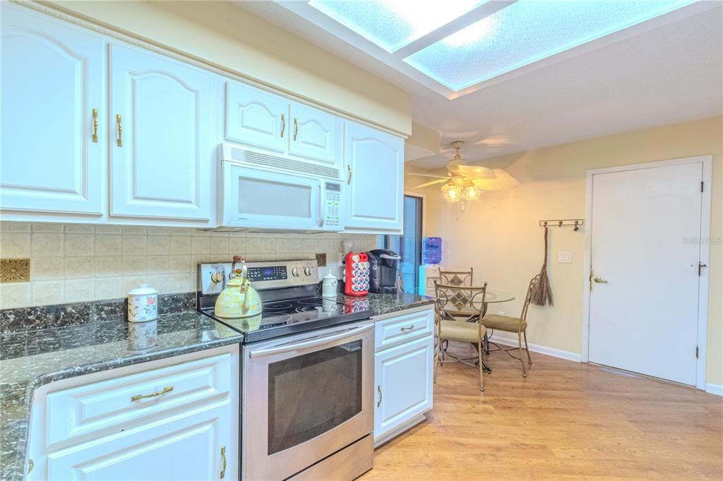 For Sale: $320,000 (3 beds, 3 baths, 1962 Square Feet)