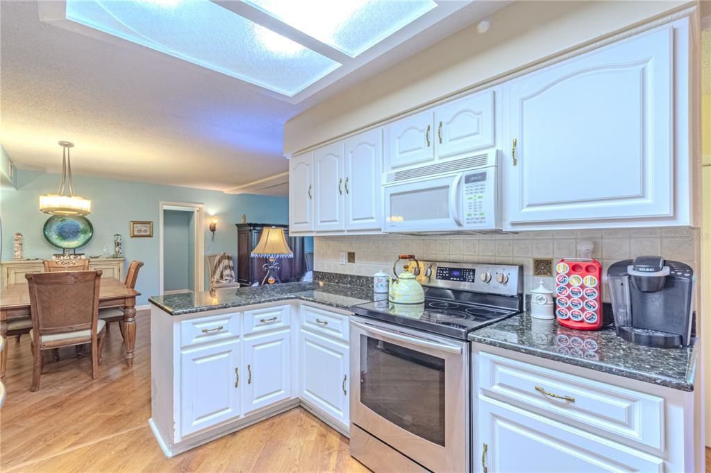 For Sale: $320,000 (3 beds, 3 baths, 1962 Square Feet)