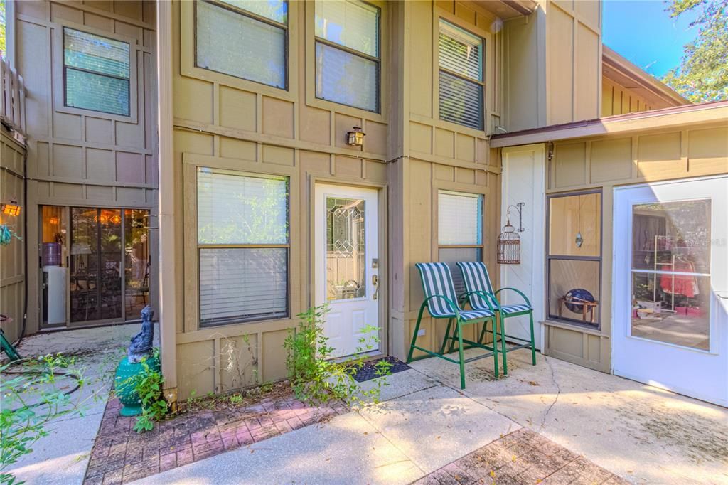 For Sale: $320,000 (3 beds, 3 baths, 1962 Square Feet)