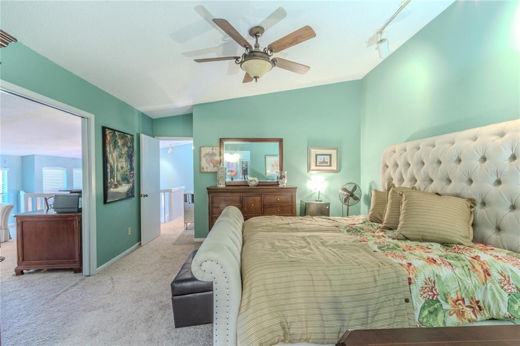 For Sale: $320,000 (3 beds, 3 baths, 1962 Square Feet)