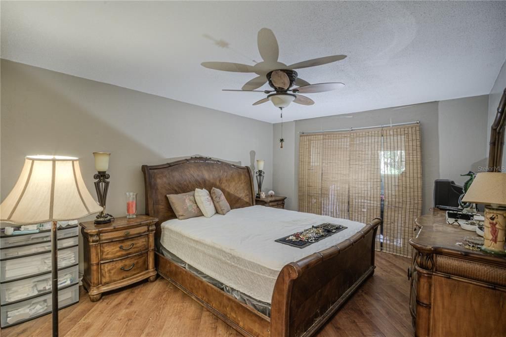 For Sale: $320,000 (3 beds, 3 baths, 1962 Square Feet)