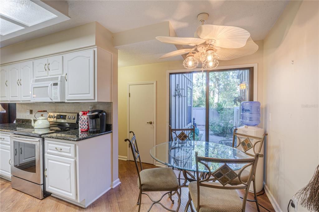 For Sale: $320,000 (3 beds, 3 baths, 1962 Square Feet)