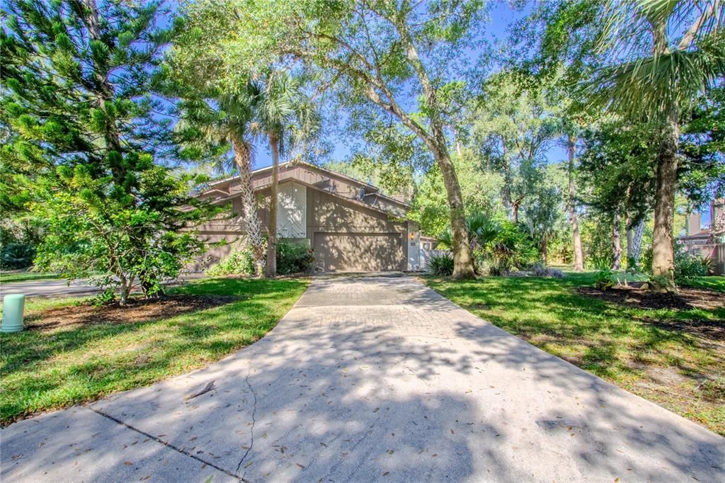 For Sale: $320,000 (3 beds, 3 baths, 1962 Square Feet)