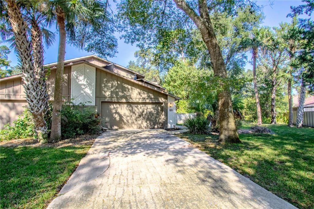 For Sale: $320,000 (3 beds, 3 baths, 1962 Square Feet)