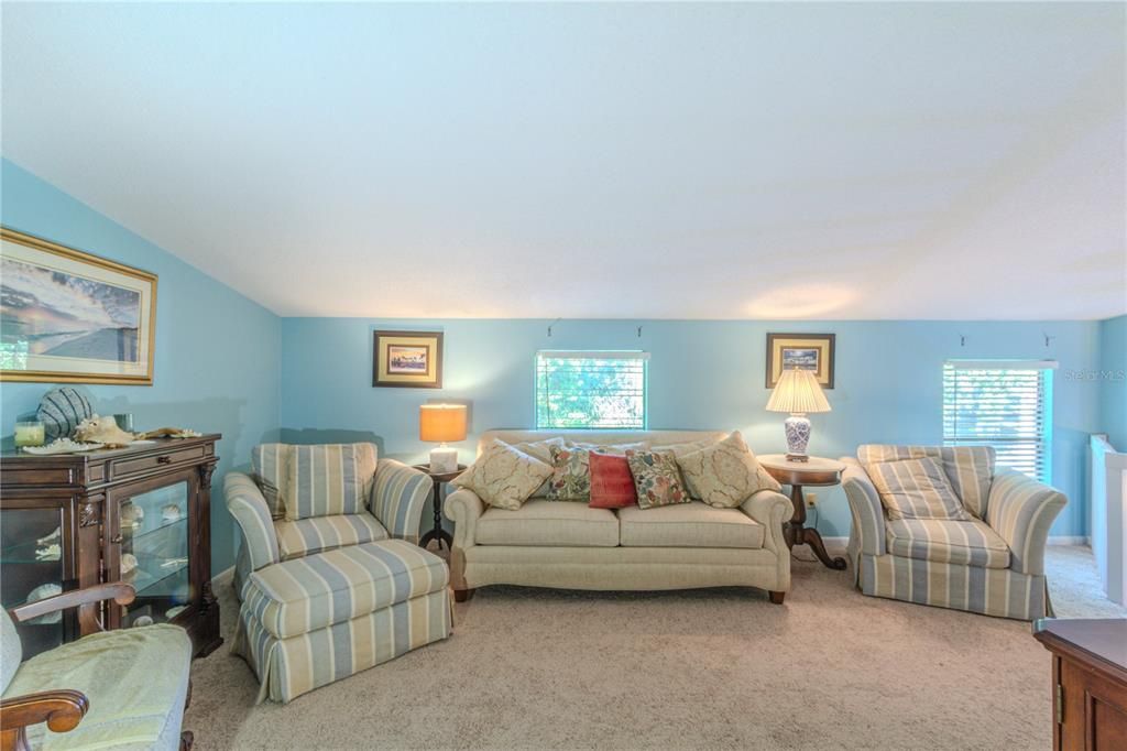 For Sale: $320,000 (3 beds, 3 baths, 1962 Square Feet)