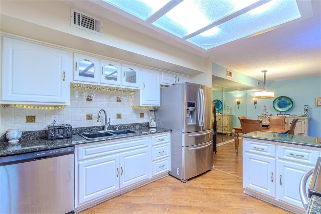 For Sale: $320,000 (3 beds, 3 baths, 1962 Square Feet)