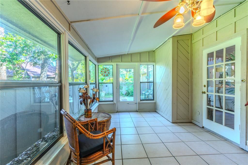 For Sale: $320,000 (3 beds, 3 baths, 1962 Square Feet)