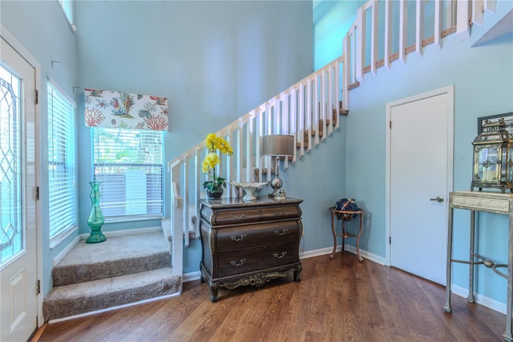 For Sale: $320,000 (3 beds, 3 baths, 1962 Square Feet)