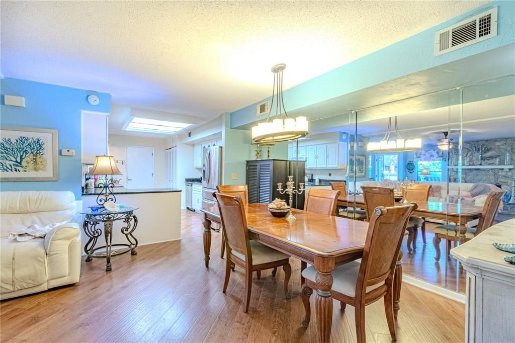 For Sale: $320,000 (3 beds, 3 baths, 1962 Square Feet)