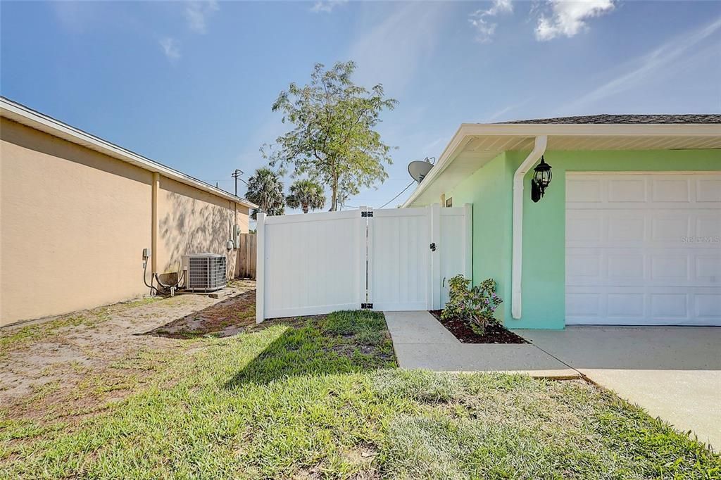 出租: $4,000 (3 贝兹, 2 浴室, 1951 平方英尺)