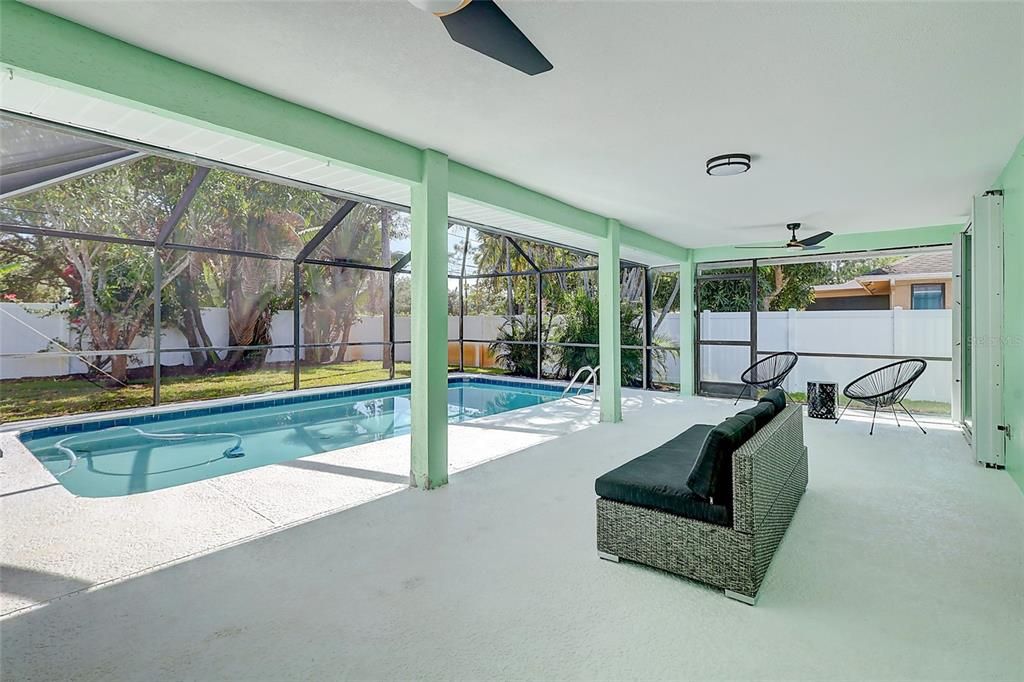 出租: $4,000 (3 贝兹, 2 浴室, 1951 平方英尺)