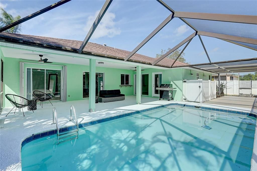 出租: $4,000 (3 贝兹, 2 浴室, 1951 平方英尺)