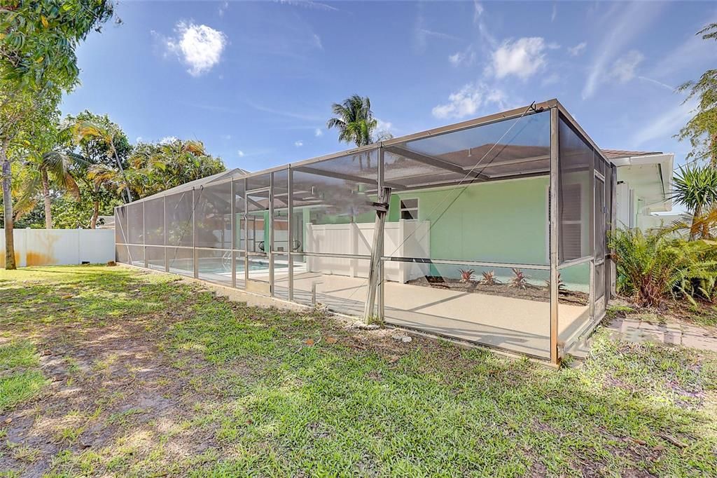 出租: $4,000 (3 贝兹, 2 浴室, 1951 平方英尺)