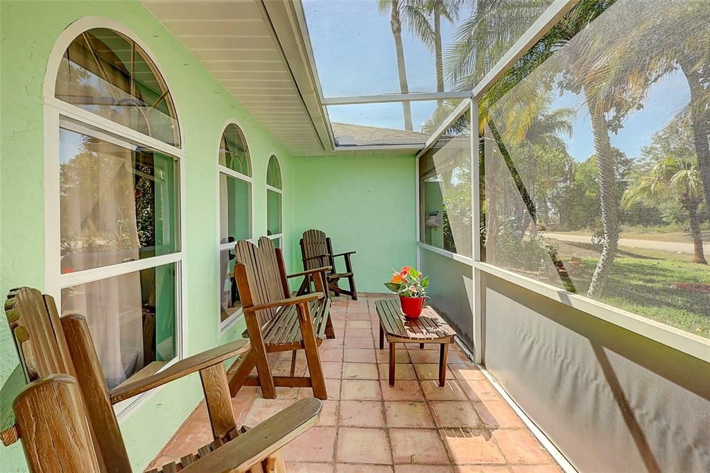 出租: $4,000 (3 贝兹, 2 浴室, 1951 平方英尺)