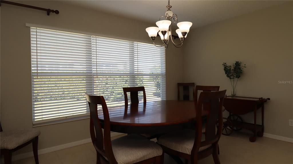 待售: $310,000 (2 贝兹, 2 浴室, 1575 平方英尺)