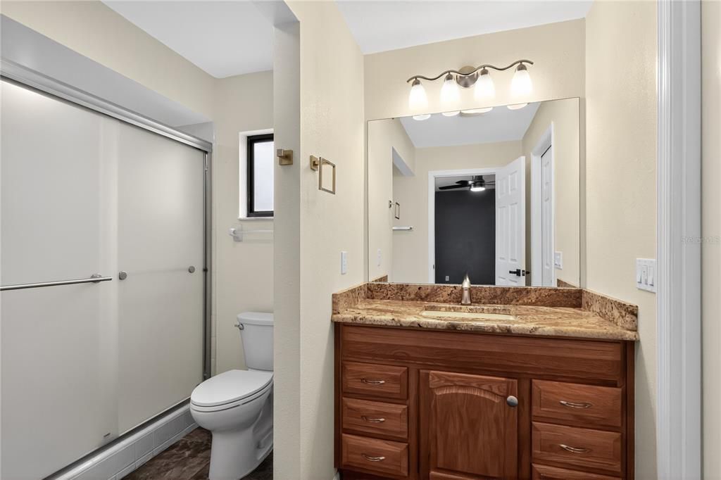 待售: $219,800 (2 贝兹, 2 浴室, 1300 平方英尺)