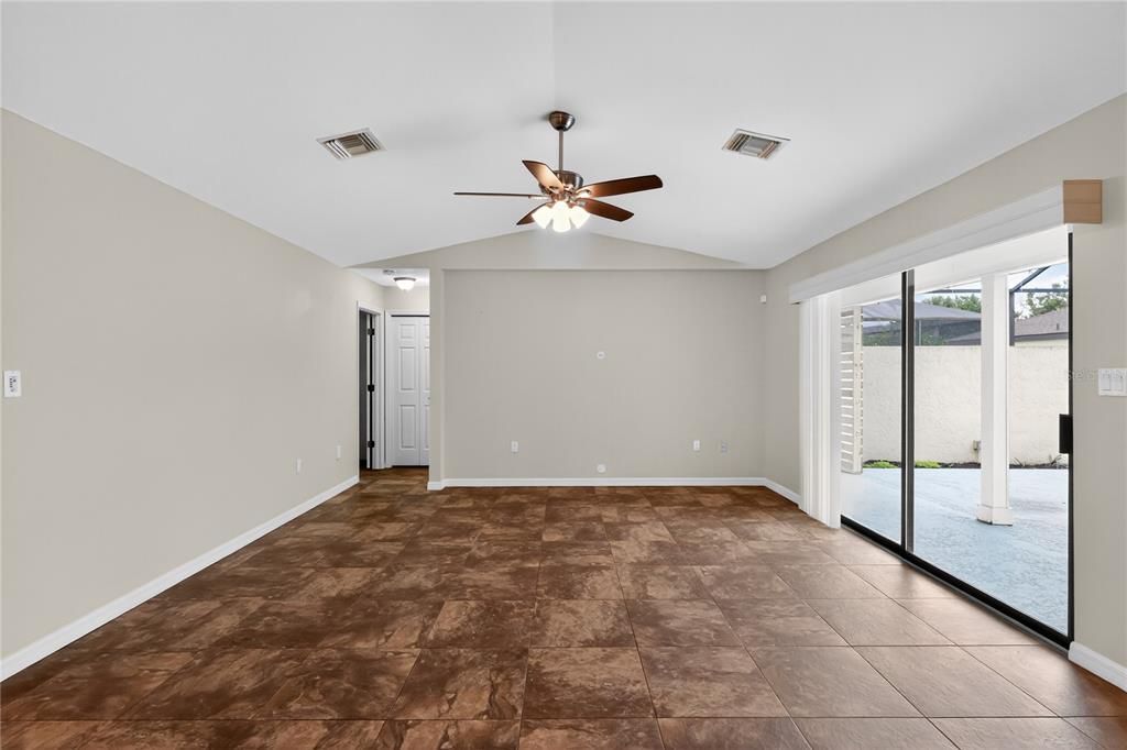 待售: $219,800 (2 贝兹, 2 浴室, 1300 平方英尺)