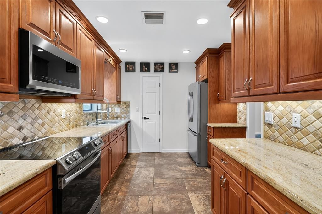 待售: $219,800 (2 贝兹, 2 浴室, 1300 平方英尺)