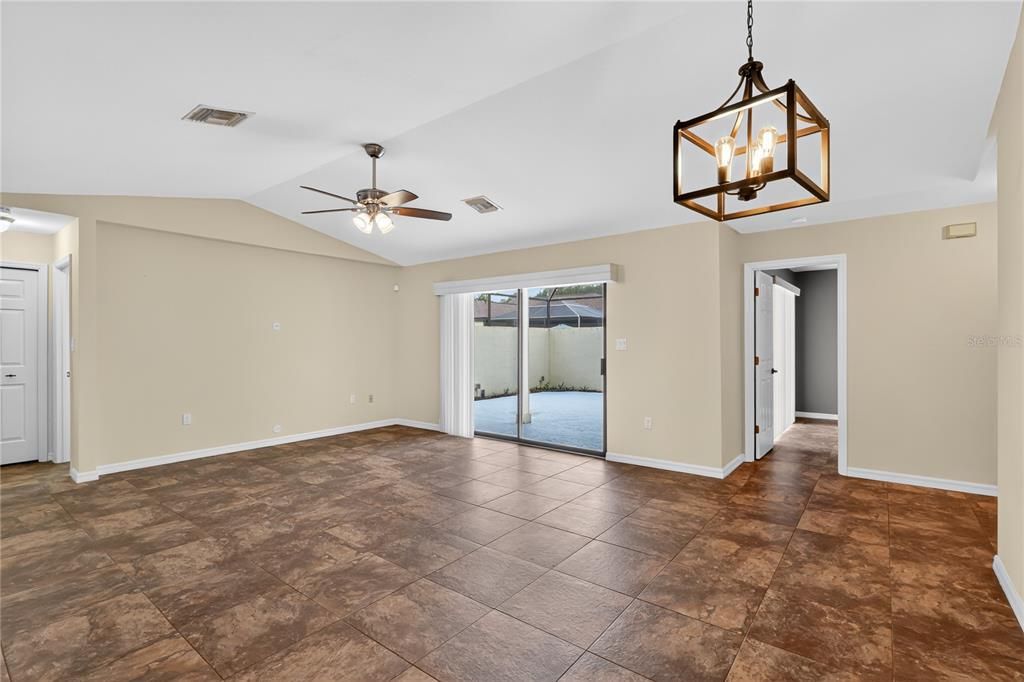 待售: $219,800 (2 贝兹, 2 浴室, 1300 平方英尺)