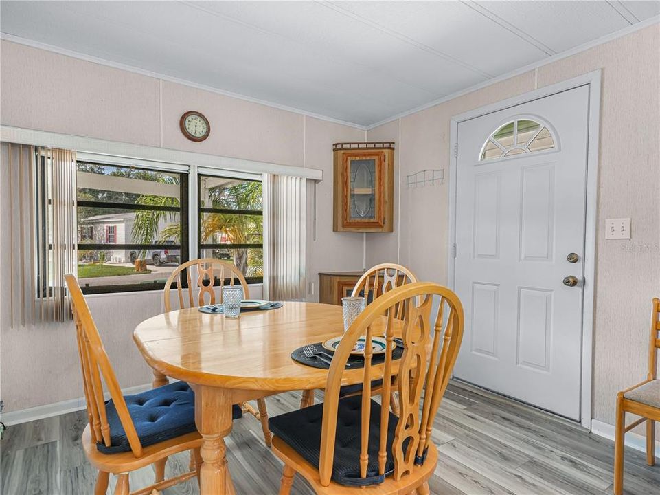 For Sale: $160,000 (2 beds, 2 baths, 816 Square Feet)