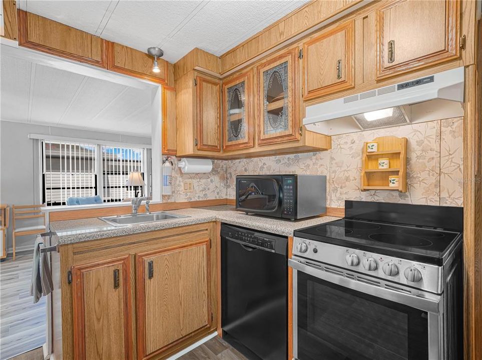 For Sale: $160,000 (2 beds, 2 baths, 816 Square Feet)