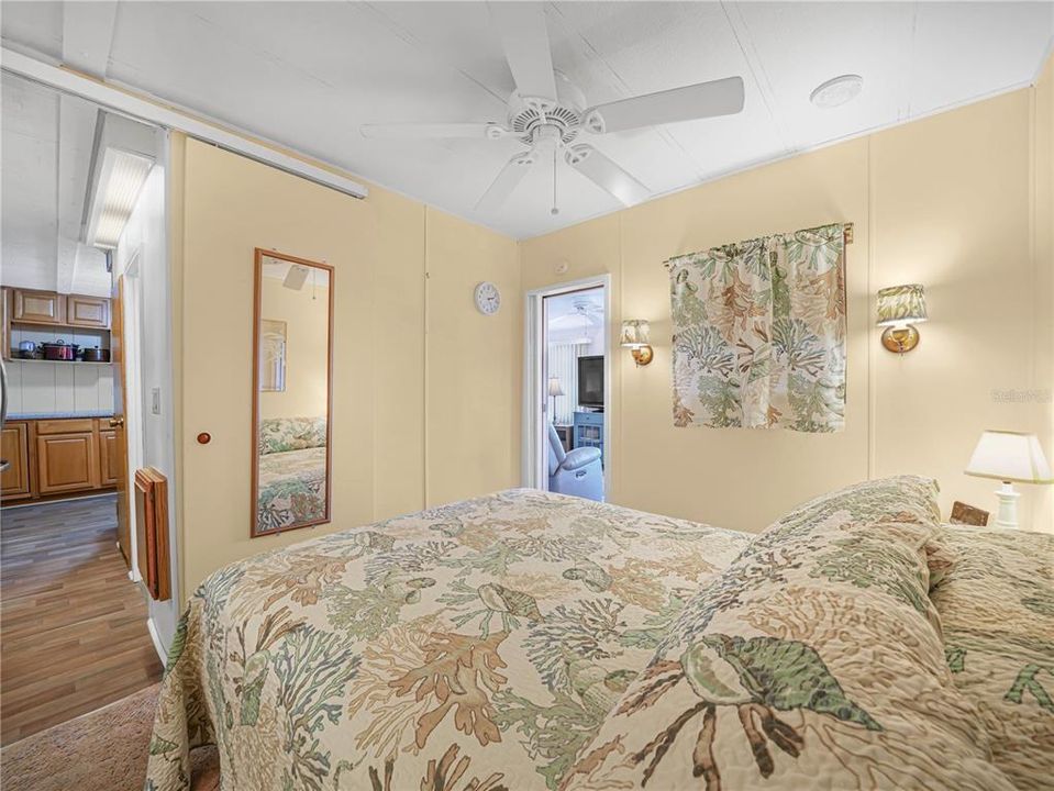 For Sale: $160,000 (2 beds, 2 baths, 816 Square Feet)