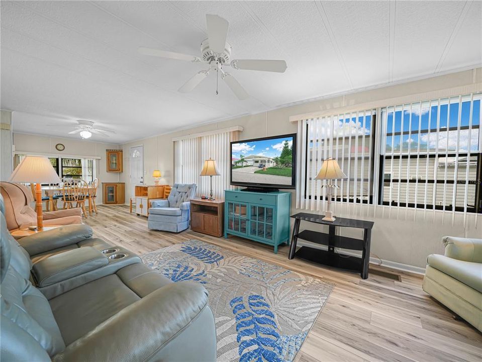 For Sale: $160,000 (2 beds, 2 baths, 816 Square Feet)