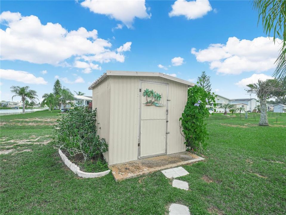 For Sale: $160,000 (2 beds, 2 baths, 816 Square Feet)