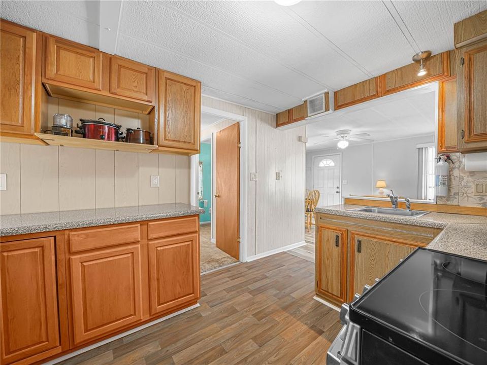 For Sale: $160,000 (2 beds, 2 baths, 816 Square Feet)