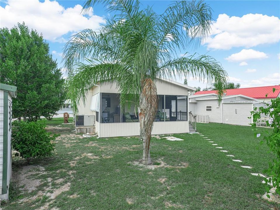 For Sale: $160,000 (2 beds, 2 baths, 816 Square Feet)